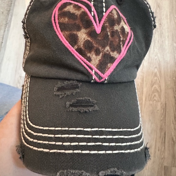 KBETHOS Accessories - vintage leopard  Heart Patch Distressed Cap